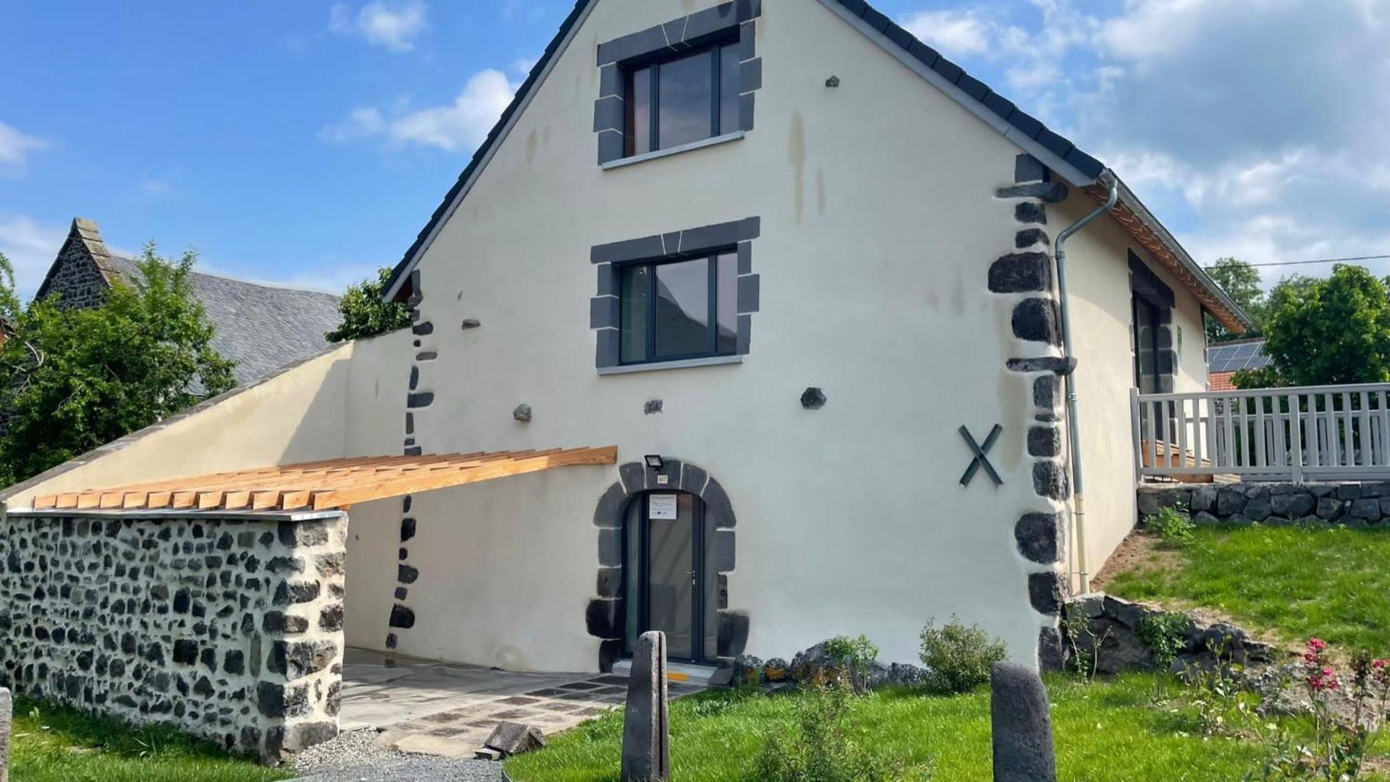 Gite Des Pierres De Barme Olby Exterior photo
